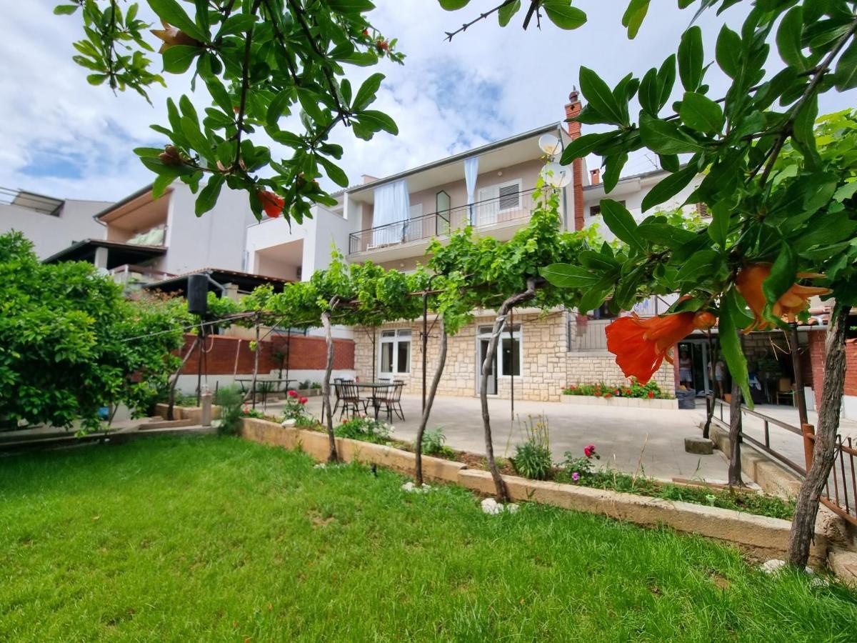 Retreat Apartments With Free Parking Пула Экстерьер фото