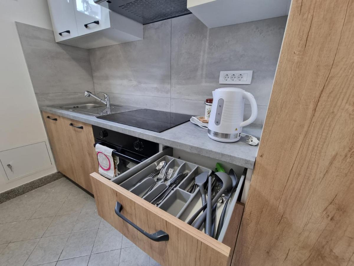 Retreat Apartments With Free Parking Пула Экстерьер фото