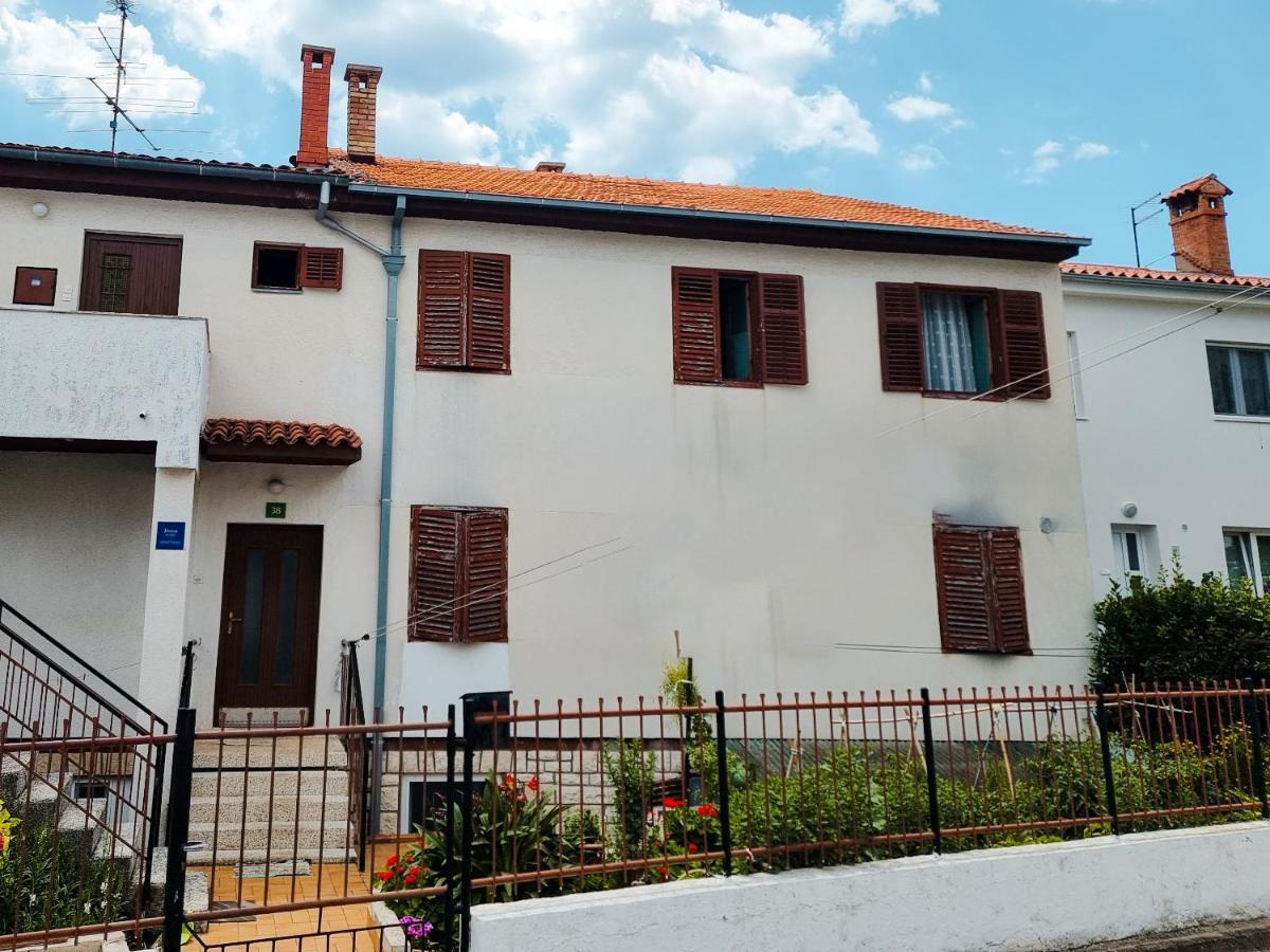 Retreat Apartments With Free Parking Пула Экстерьер фото